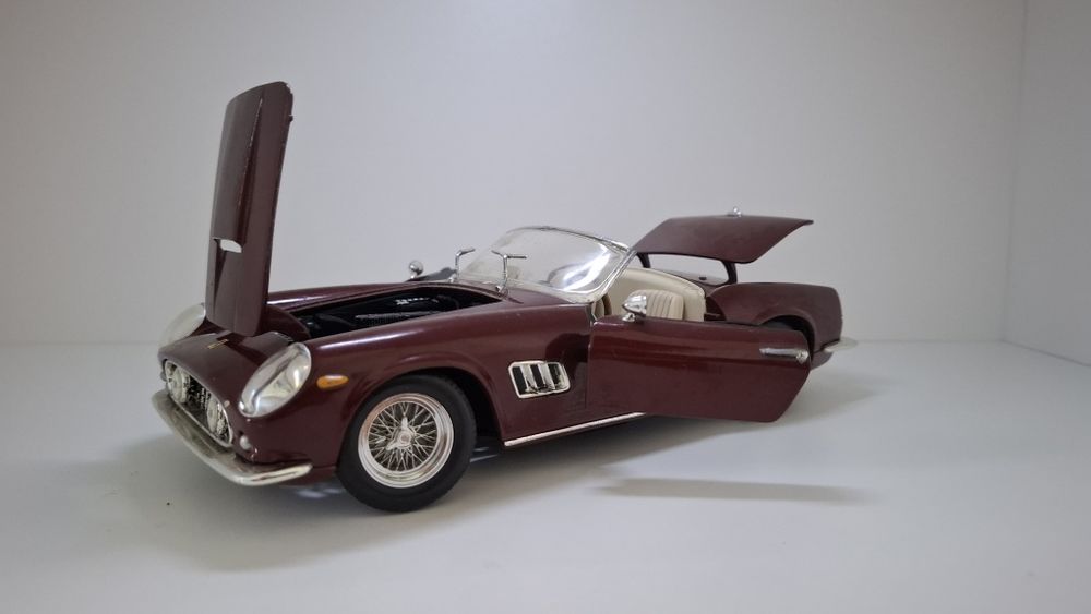 UNIC ÎN ROMÂNIA, Hot Wheels Elite 1/18 Scale P9897 Ferrari 250 Califor