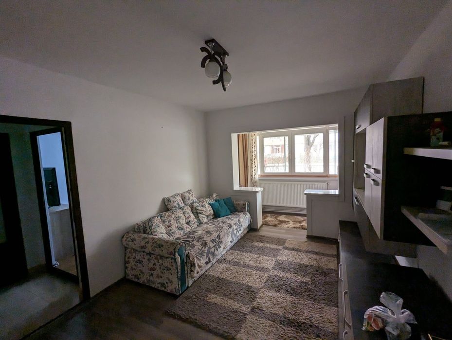 Închiriez apartament cu două camere parter în regim hotelier