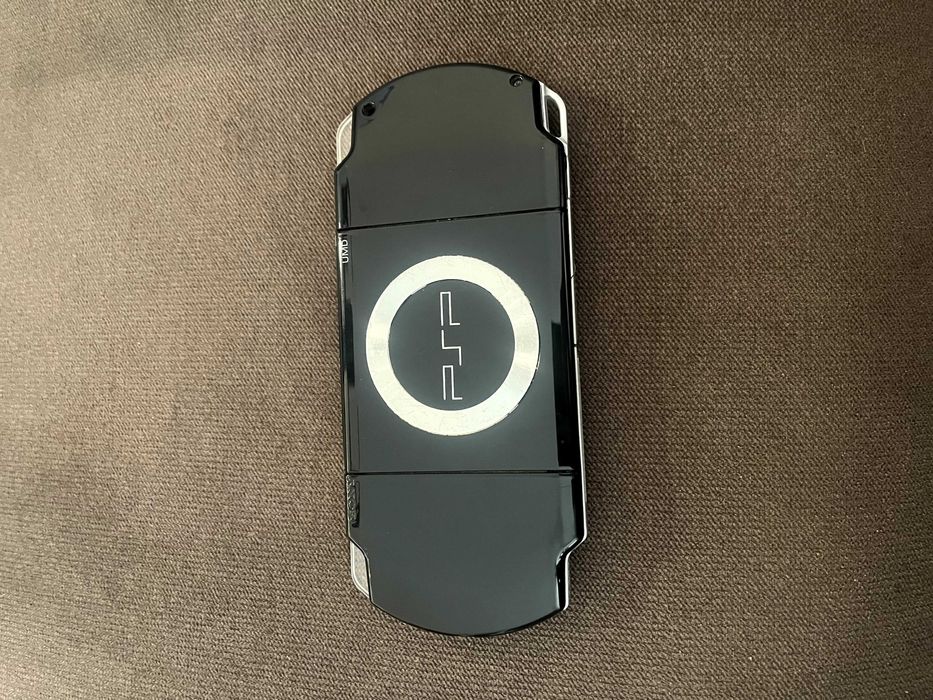 Продавам PSP 2000