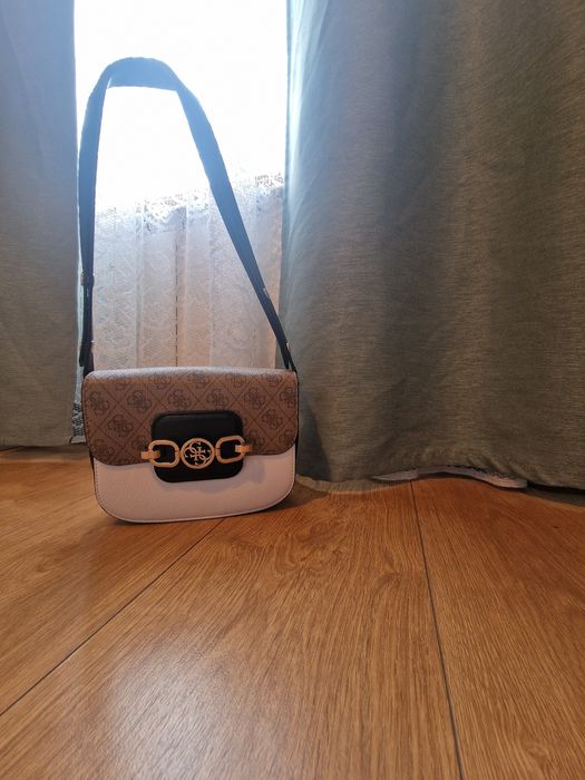 Чанта Mini Guess