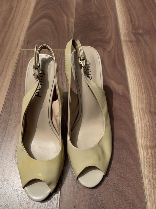 Обувь женская.