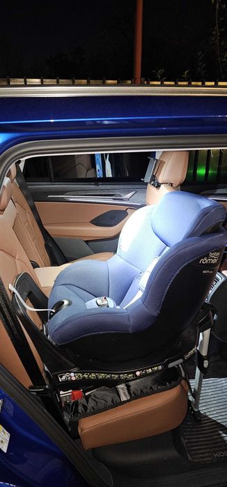 Britax - Scaun auto rotativ cu baza inclusa Dualfix M Plus i-size