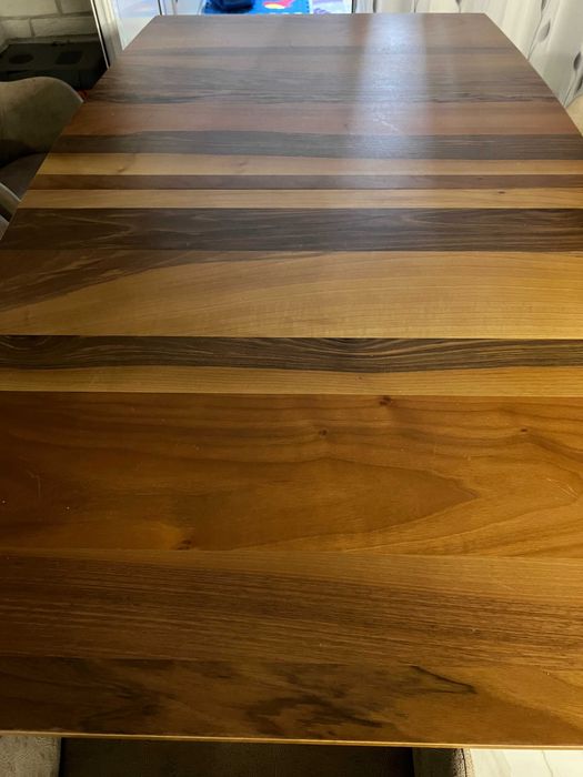 Разтегателна трапезна маса от дърво масив