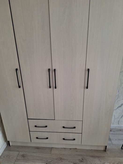 Распашной шкаф 2м × 1.5м