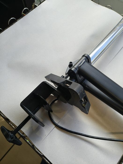 Двойна стойка за монитори