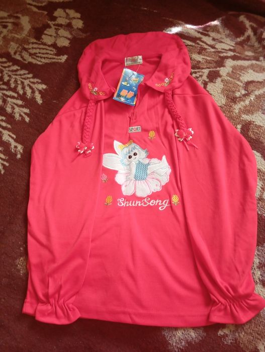 Продаю. Две новые кофты на подростка.14-15 лет.