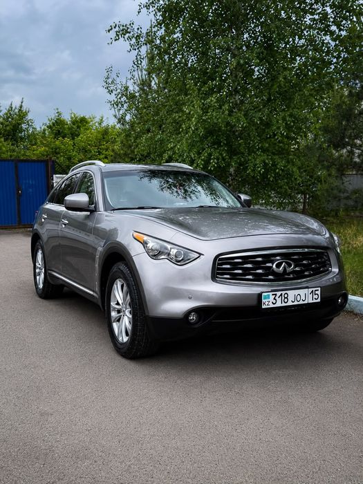 Продам автомобиль Infiniti FX35