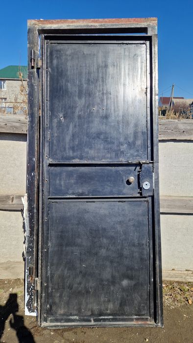 Продам железную дверь