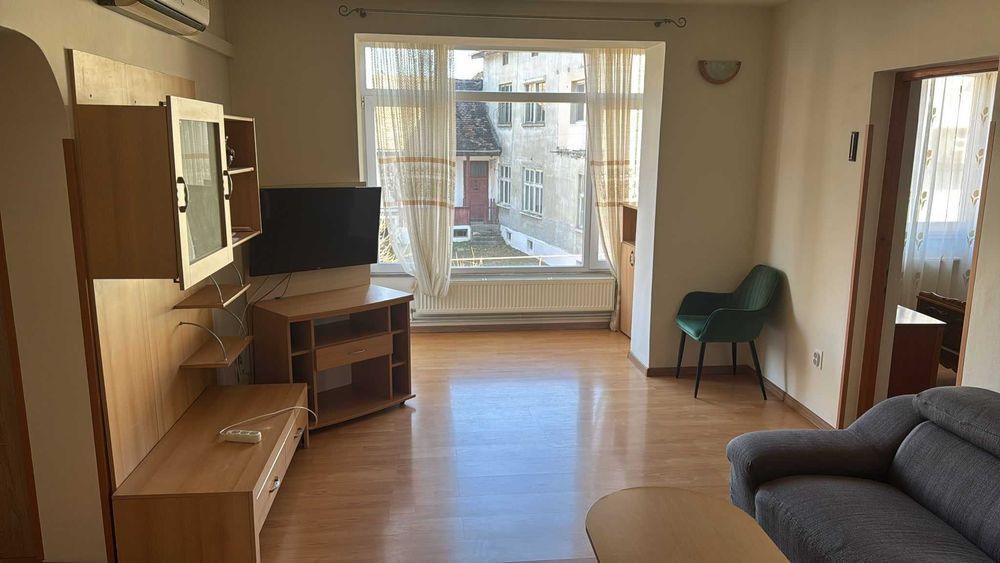 Inchiriez apartament mobilat 3 camere plus dressing in Cornesti etaj 1