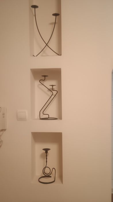 Sfeșnic negru lumânări.