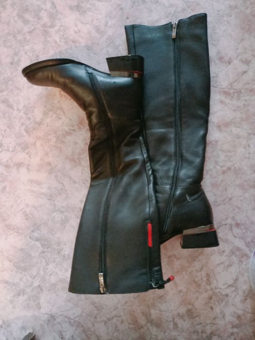 Продам зимние сапоги женские