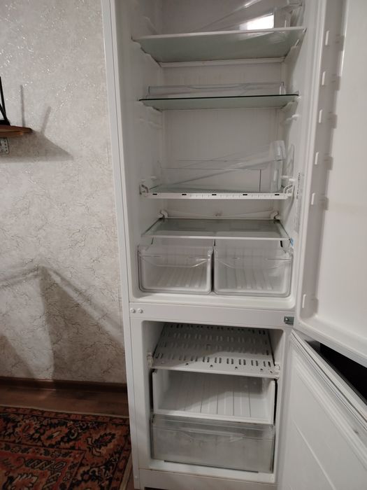 Холодильник Indesit