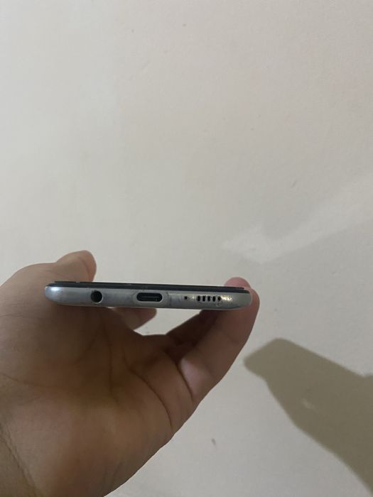 Samsung A30 3/32 karobka bor hamma joyi zor