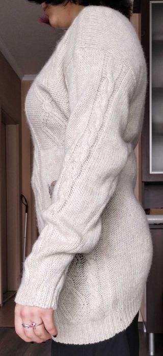Дамски вълнен суичър. 38 номер. Идеално състояние.