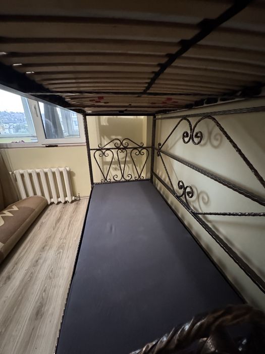 Pat suprapus din fier forjat cu saltele incluse- elegant, rezistent!