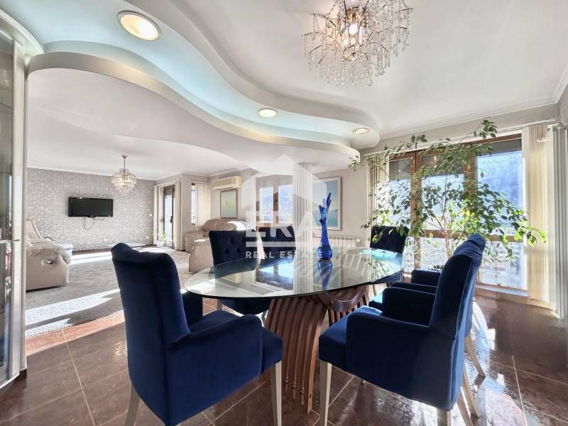 Дава се под наем Тристаен апартамент в София, Център - 138 кв.м за 1800 € - Снимка #5