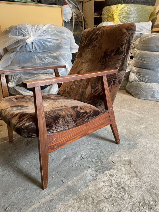 Продам кресло. Дерево.