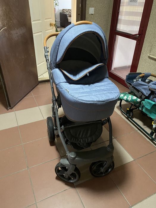 Продам коляску 2 в 1