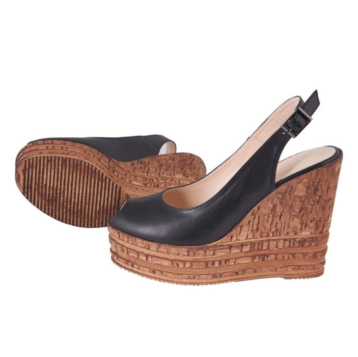 Продам босоножки на танкетке