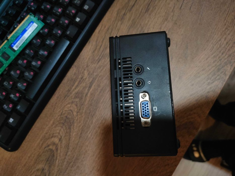 Продава се Gigabyte base 3000