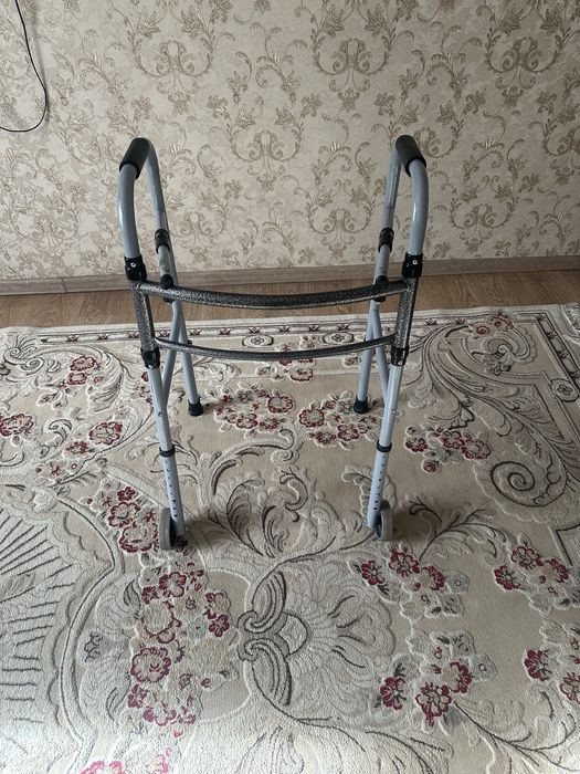 Ходунки с колесиками