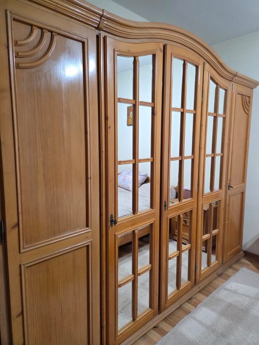 Mobila de dormitor lemn masiv  utilizata