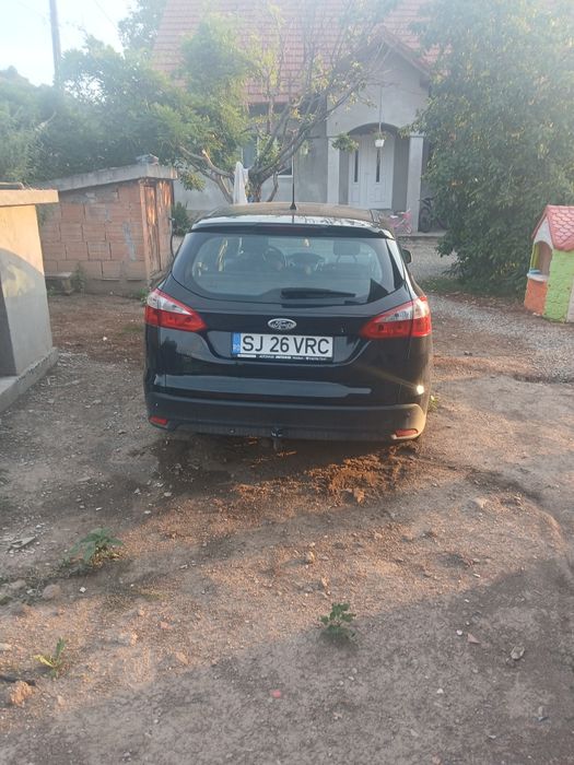 Ford Focus 20101.6 TDCi, 260.000 km, întreținut, scaune încălzite, jante aliaj, cauciucuri M+S, cârlig, preț3000€ negociabil.”