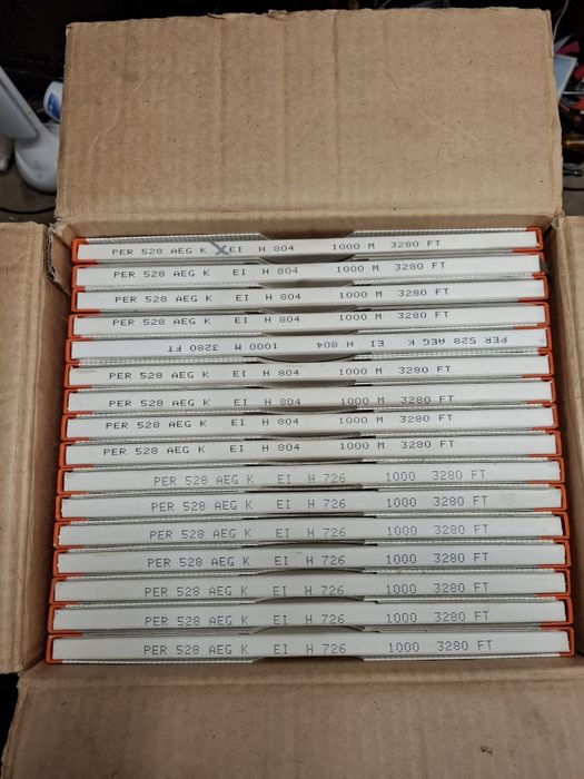 Продавт се метални ролки и ленти за ролков магнетофон на AGFA.