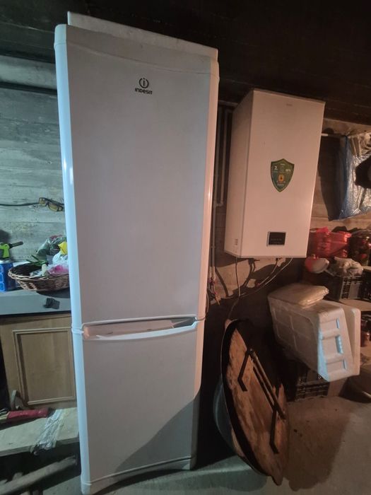 Холодильник Indesit