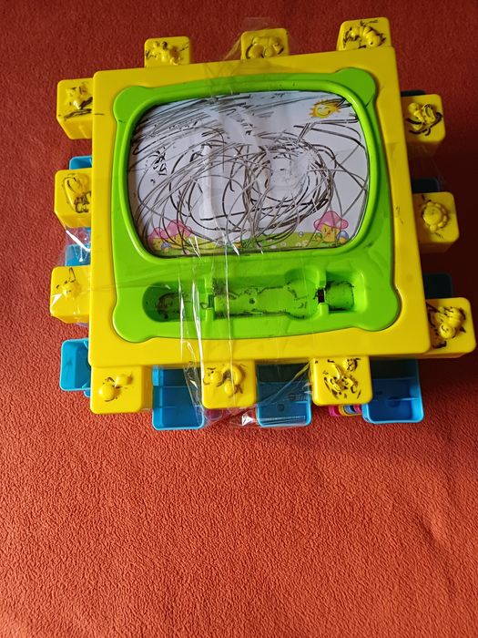 Joc folosit. Stare foarte buna. Urme de carioca care se sterge
