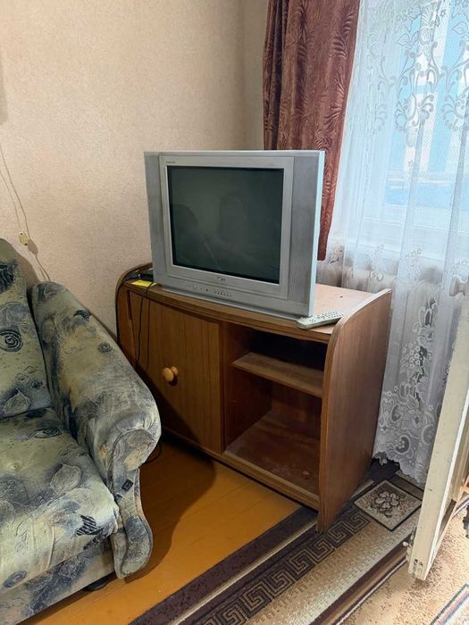 продам телевизор+тумбочка б/у