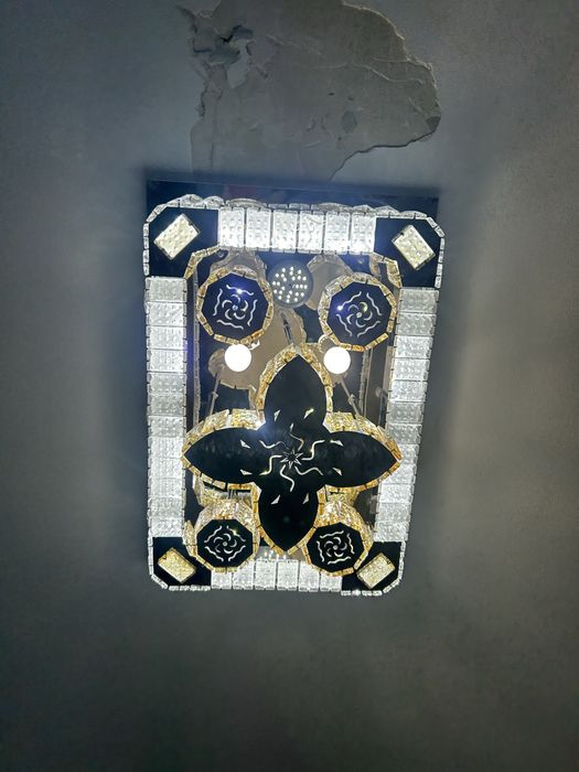 Продам люстрю в отличном состояний