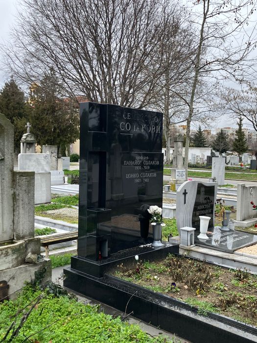 Надгробни Паметници