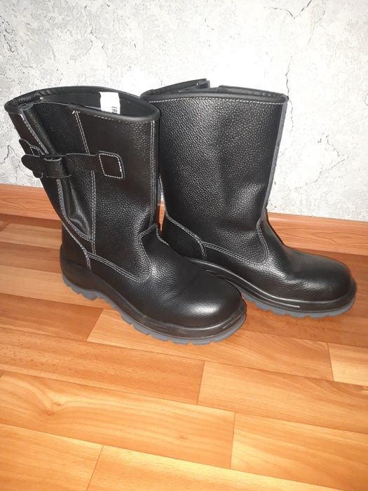 Продам сапоги новые