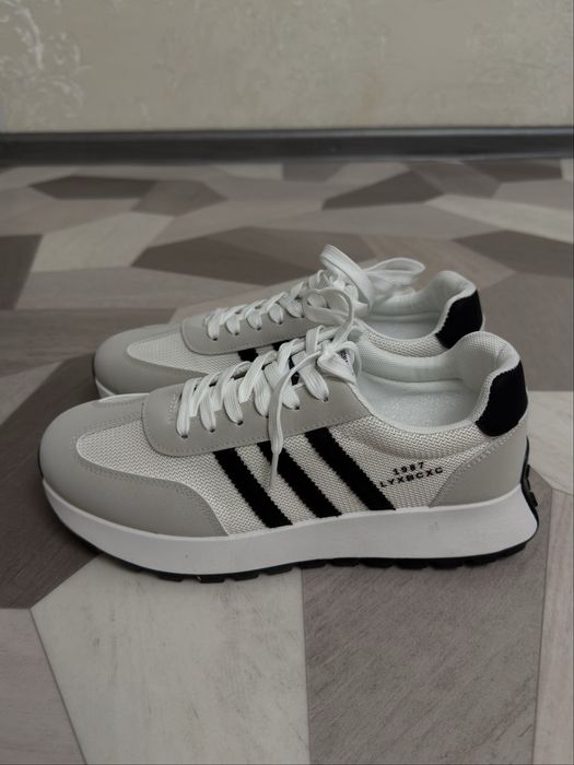 НОВЫЕ модные кроссовки