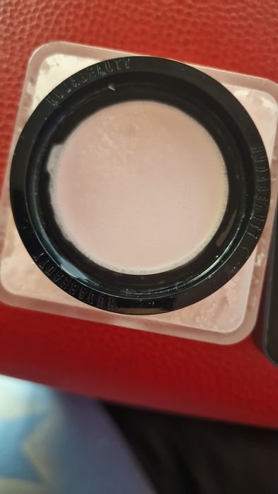 Huda Beauty. Pudră translucidă compactă.