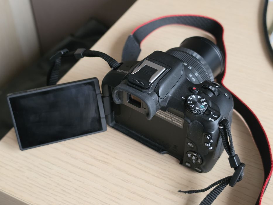 Canon Eos R50 с обектив RF-S 18-45mm f/4.5-6.3 и карта 128GB