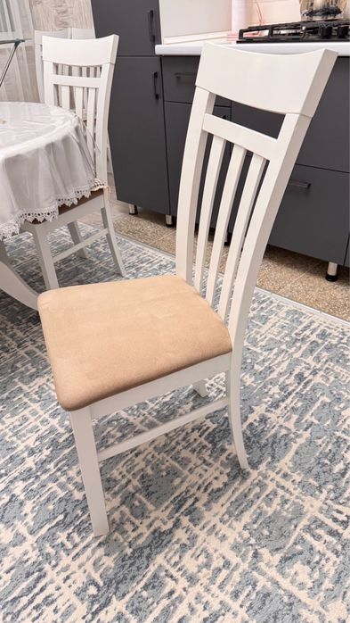 Стол со стульями