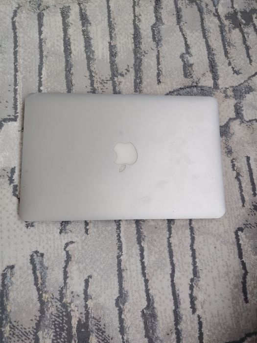 Macbook air сотилади