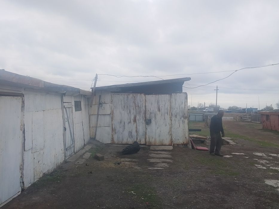 Уй сатылады жеке турган