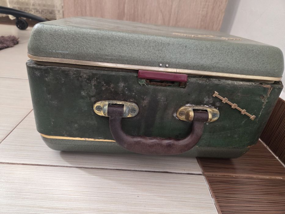 Magnetofon functional Tesla are si benzi