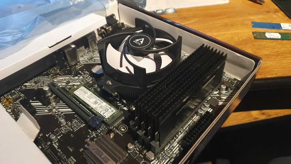 kit am4 b450m + ryzen 3400g + ssd 256gb + 16gb ddr4