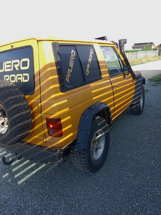 MITSUBISHI Pajero 1985 — imagine 2