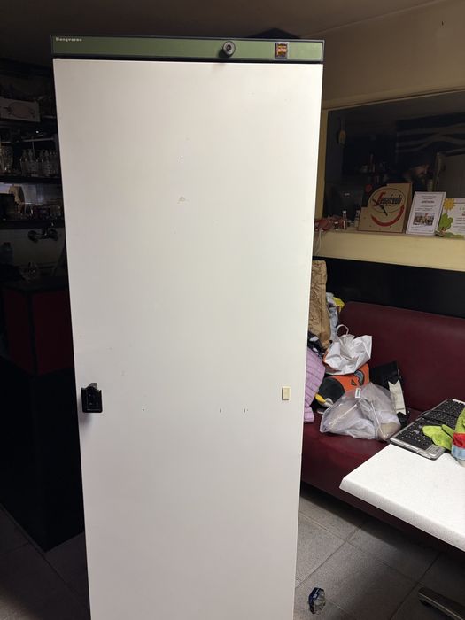 Работещ перфектно хладилник Husqvarna