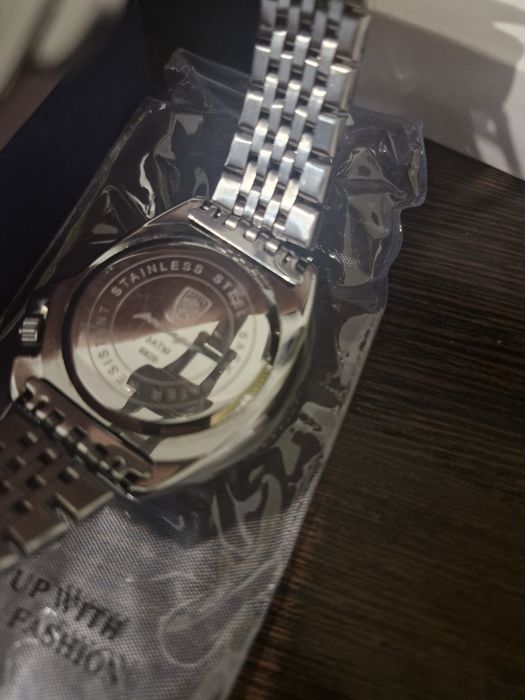 Часы кварцевые "Poedagar"