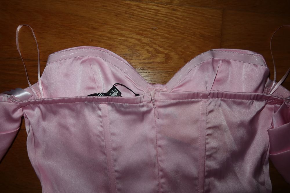 Розова сатенена рокля Missguided нова