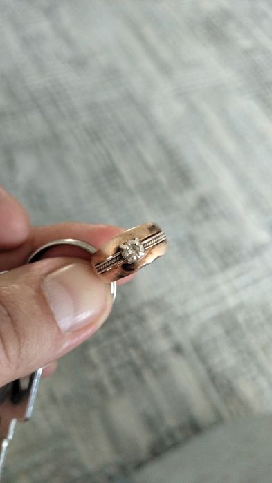 тилла узук сотилади 1.7 грамм