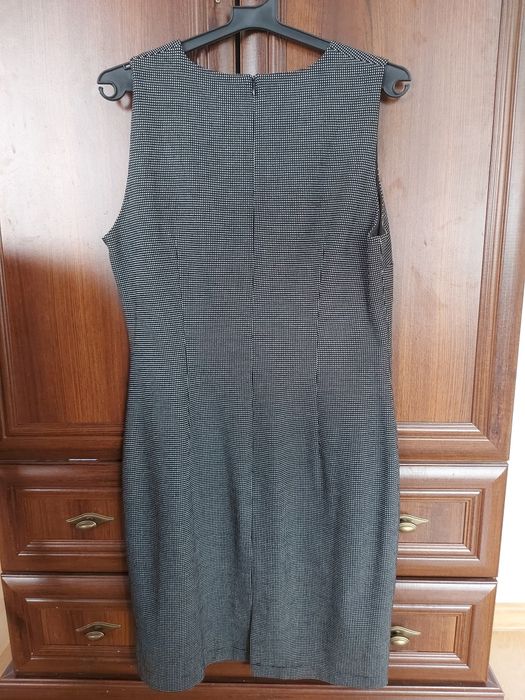 Елегантна рокля с копчета