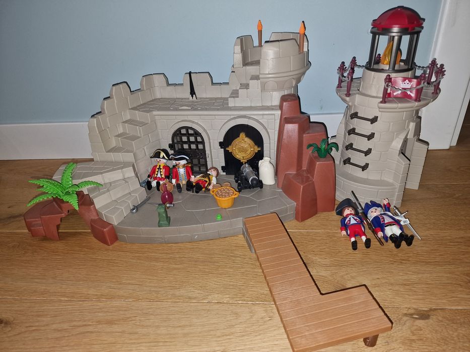 Playmobil военен форт с тъмница и кула