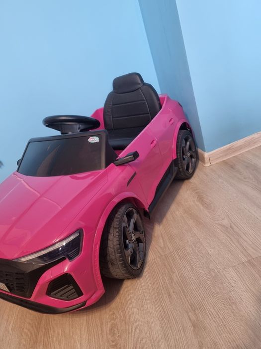 Акумулаторна кола  Audi SQ8 e-tron мет. розов